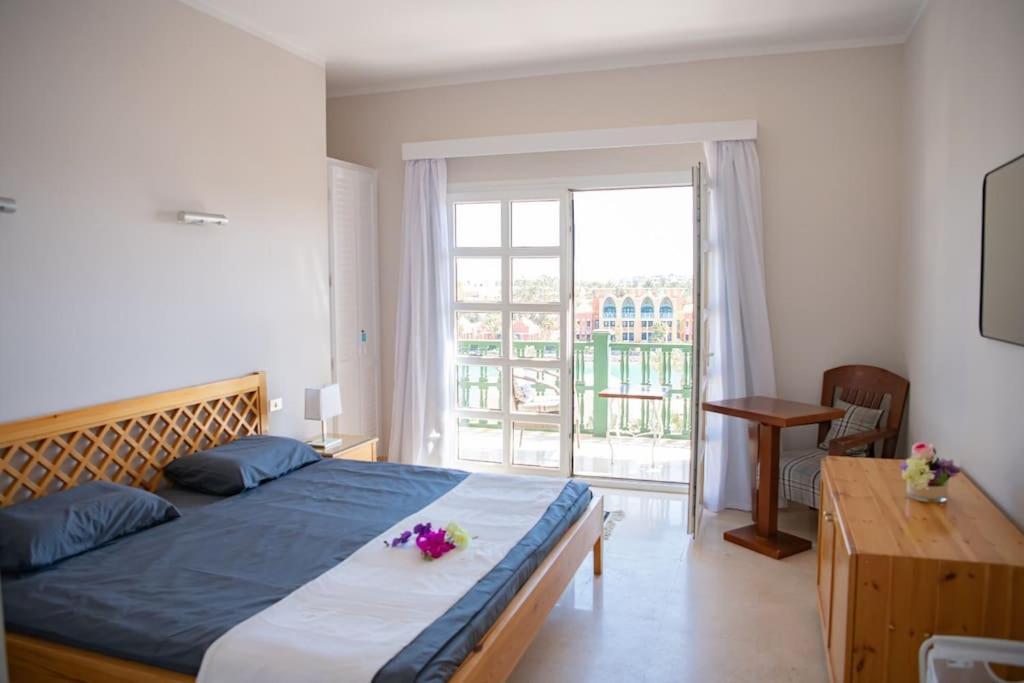2-br Penthouse With Roof Terrace In Abu Tig Marina *