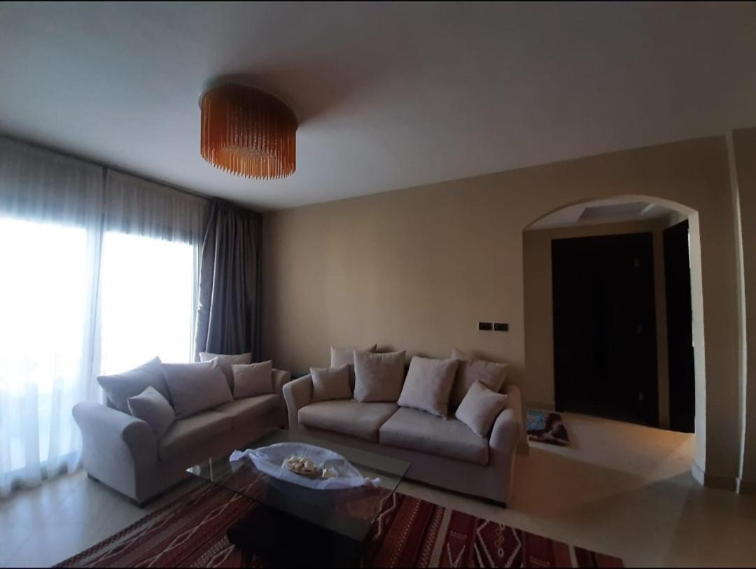 Apartment With Sea View *