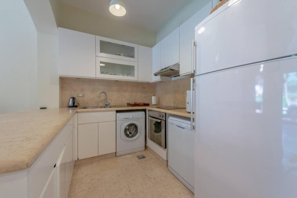 Vakantiehuis Gorgeous 3br Townhouse In South Marina. Pool View *