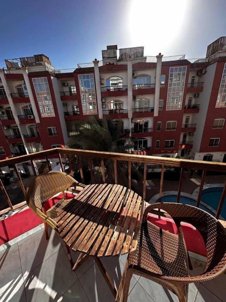 One Bedroom In The Middle Of The Apartment *