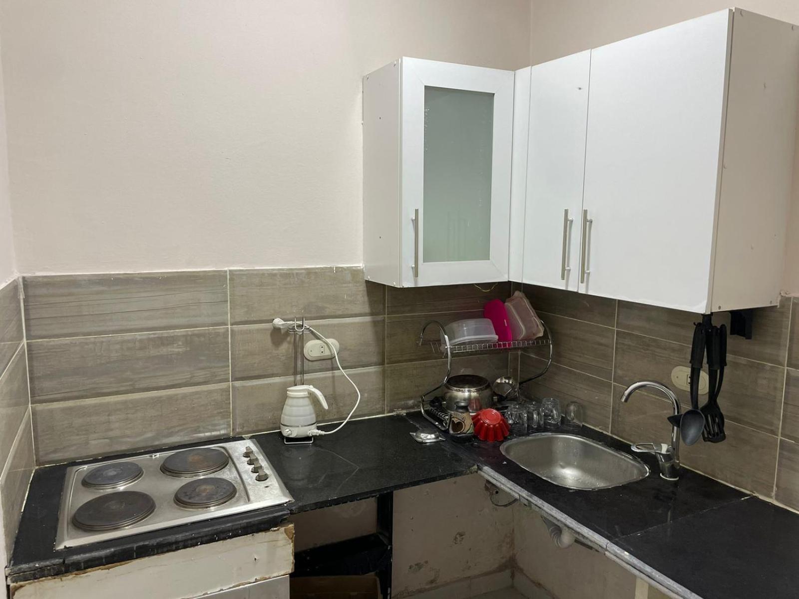 One Bedroom In The Middle Of The Apartment *
