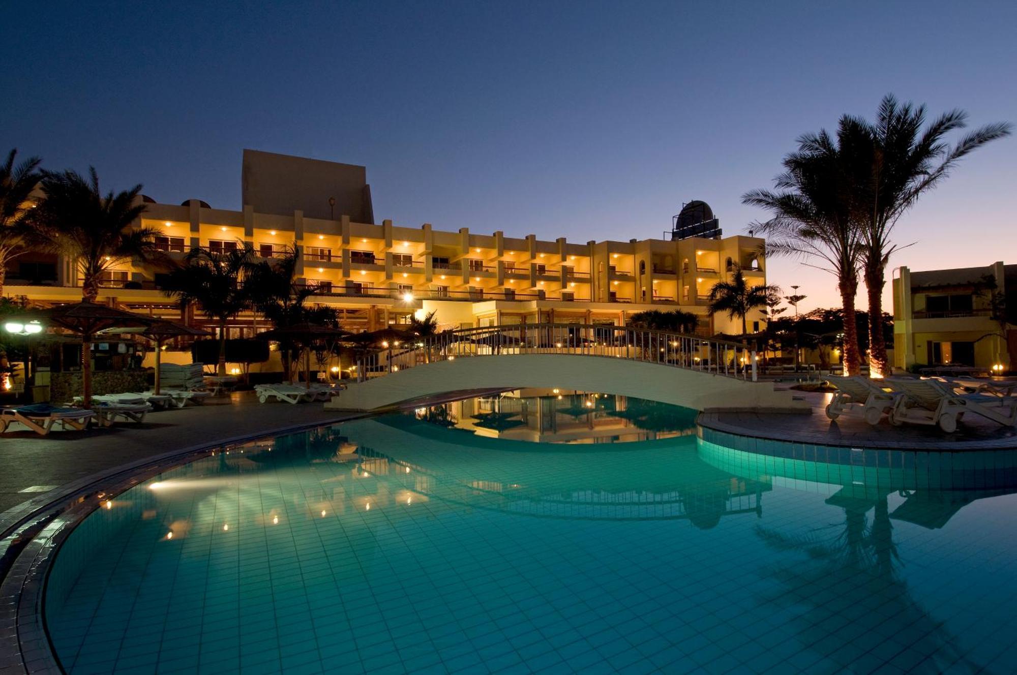 Resort Palm - Families&couples Only