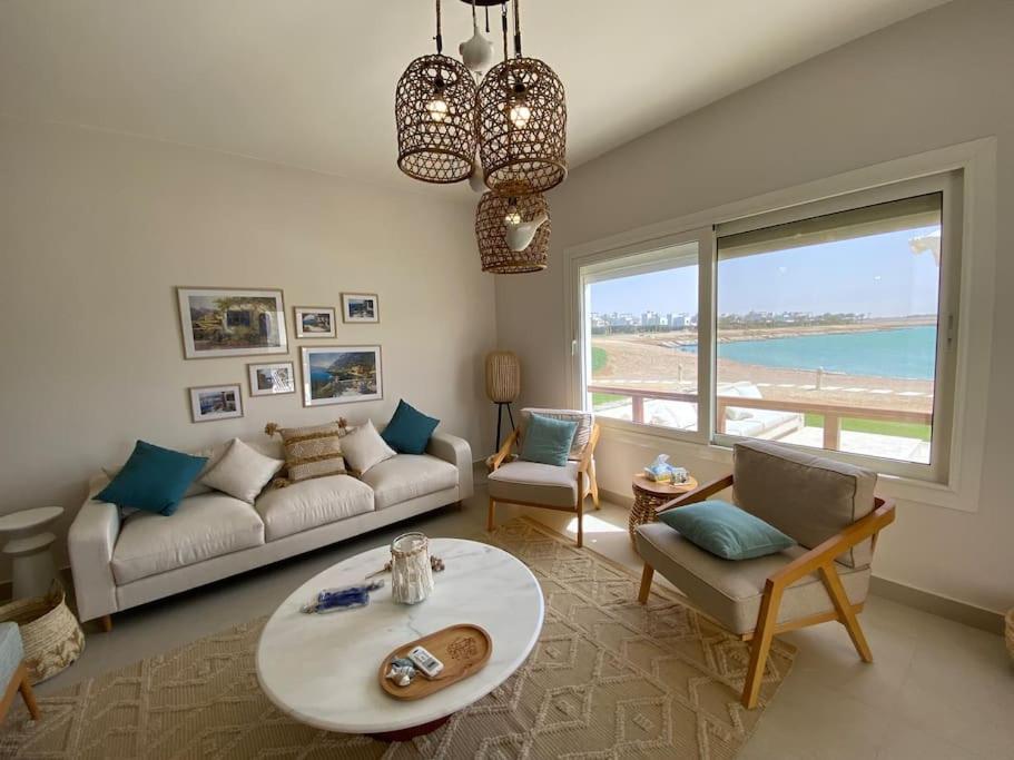 Apartment The Sandy Feet Sea Front