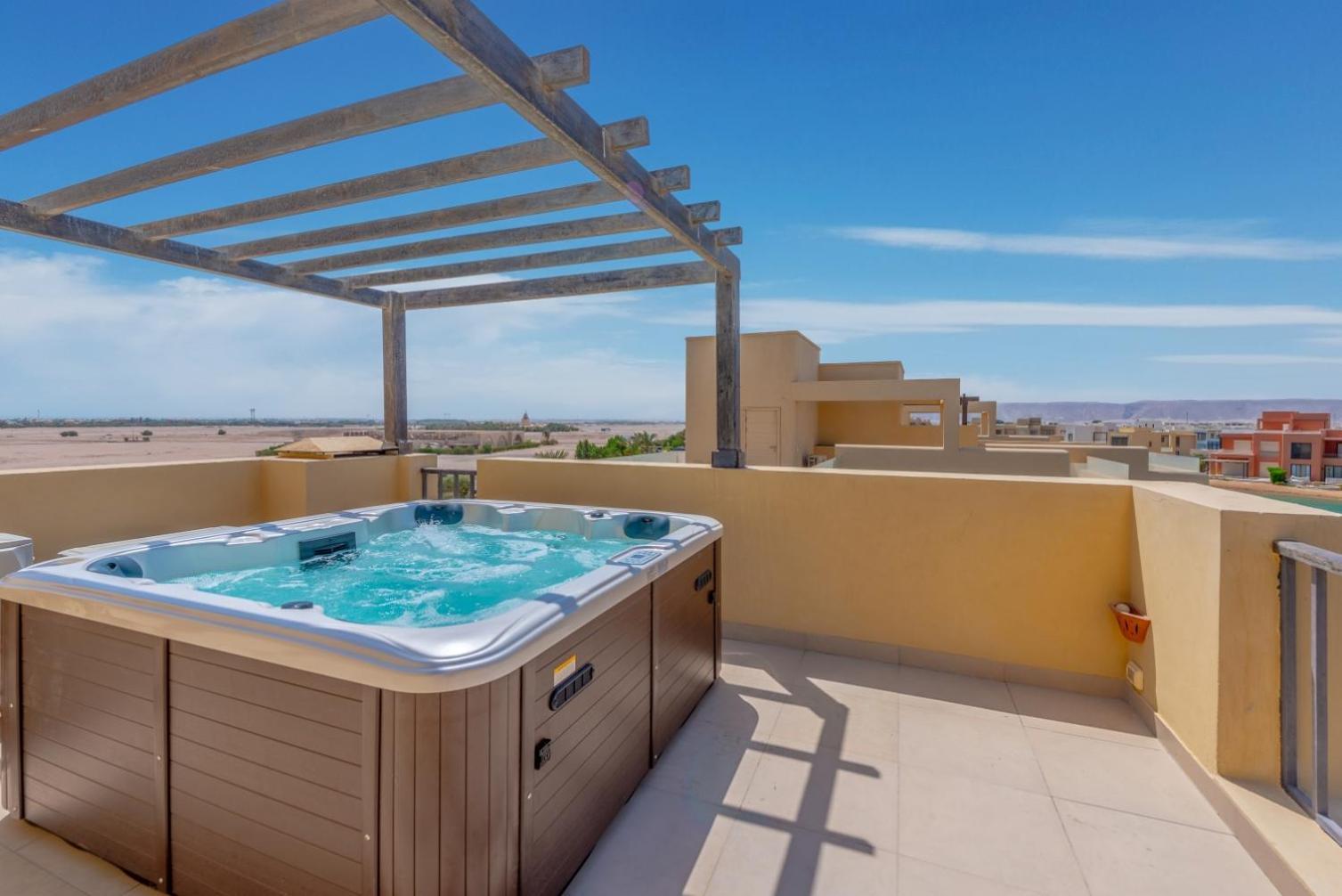 New! 2br Duplex In Tawila, Gouna Private Jacuzzi, Garden, Lagoon & Pool