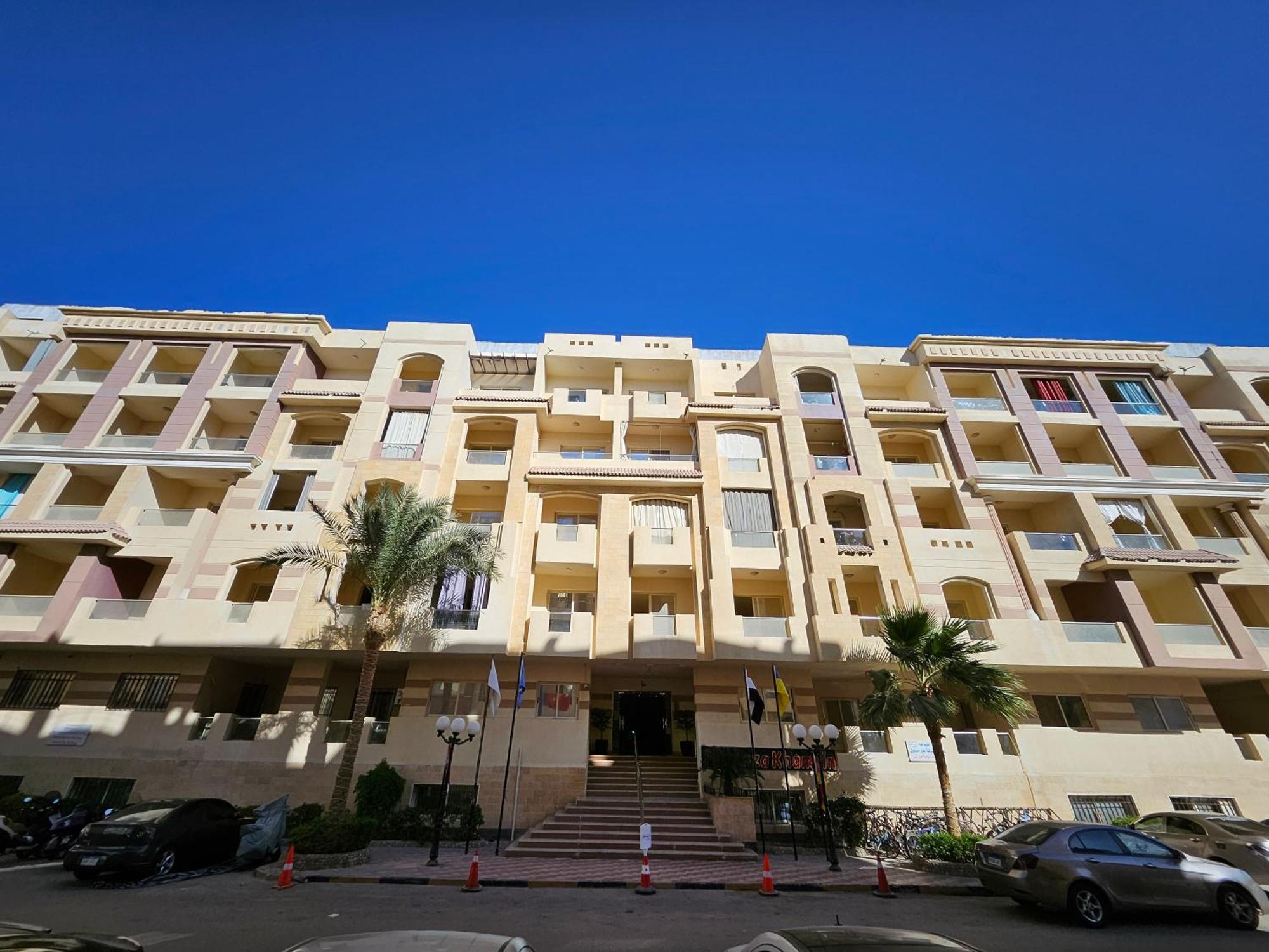 Apartment Pool View With Wi-fi, Smart Tv, 3 Pools & Access *
