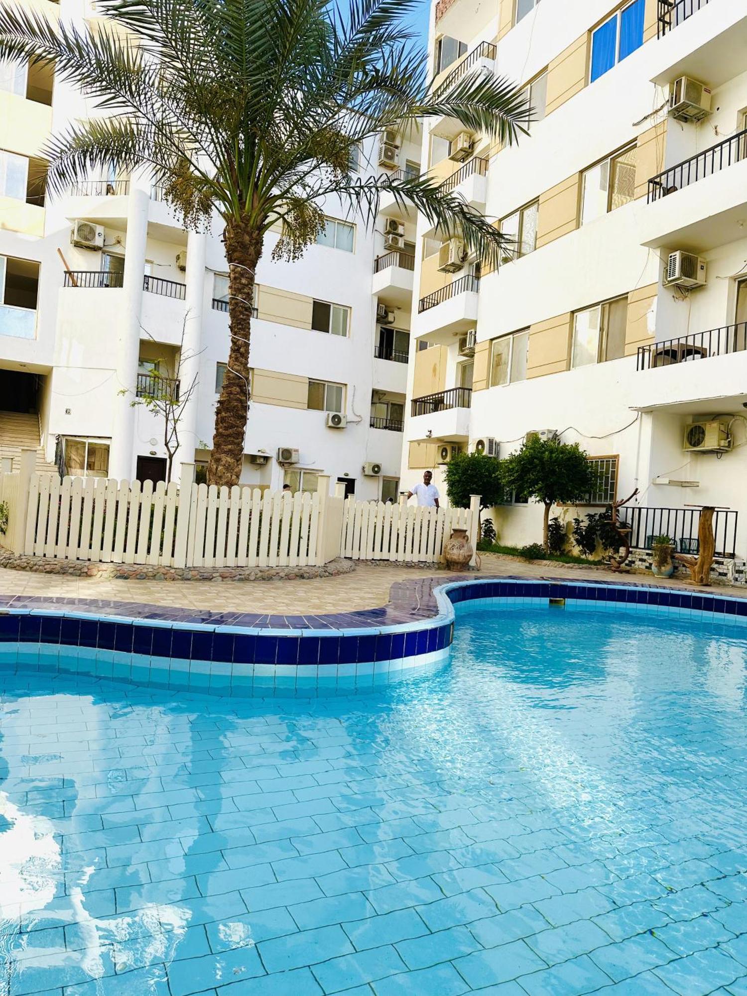 Apartment Lotus Elegant Pool View *