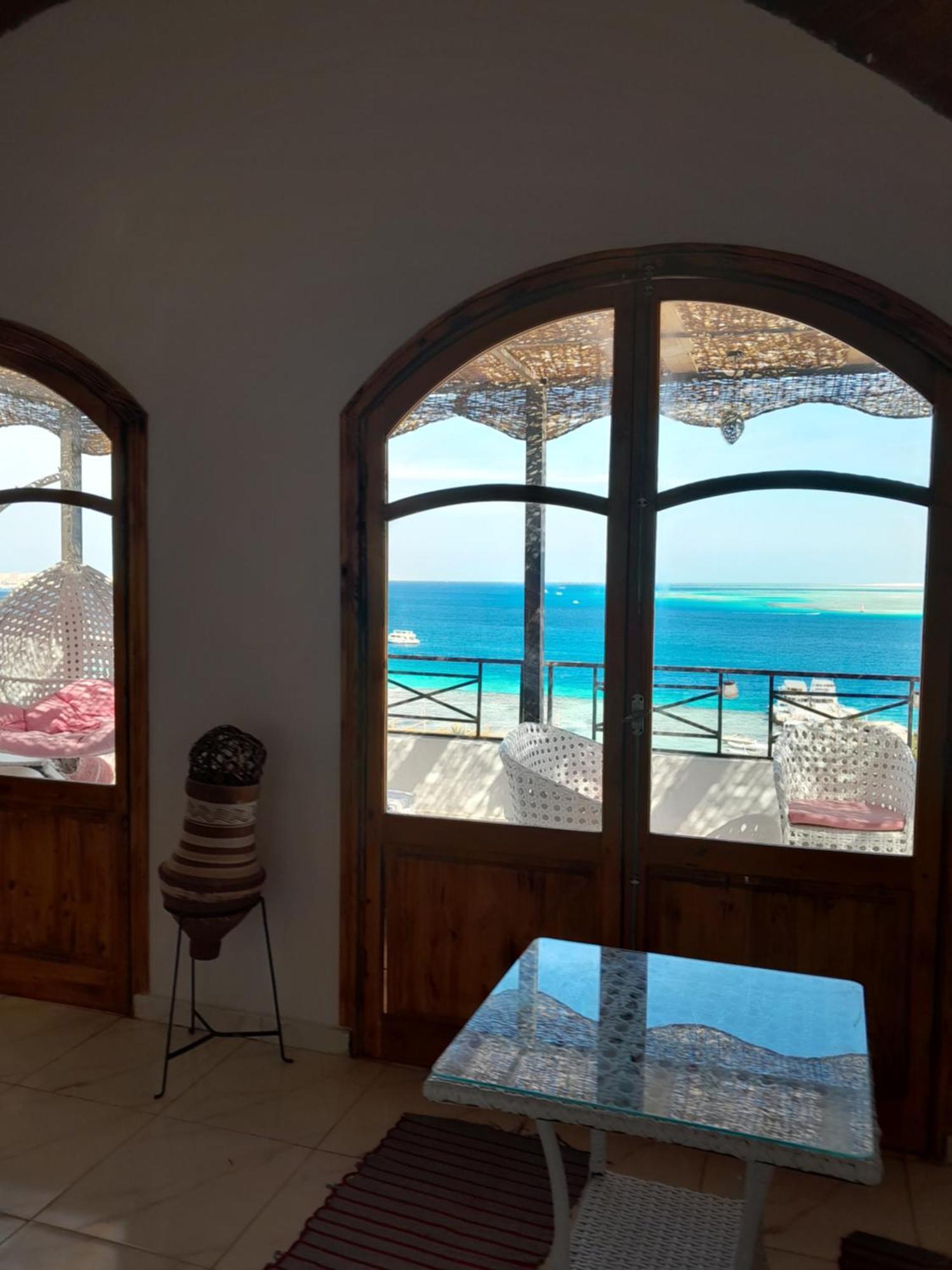 Immaculate 3-bed Sea View *