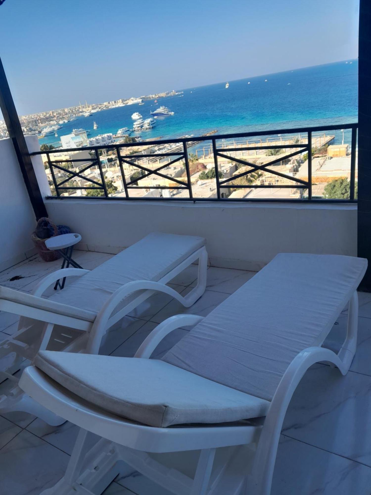 Immaculate 3-bed Sea View *