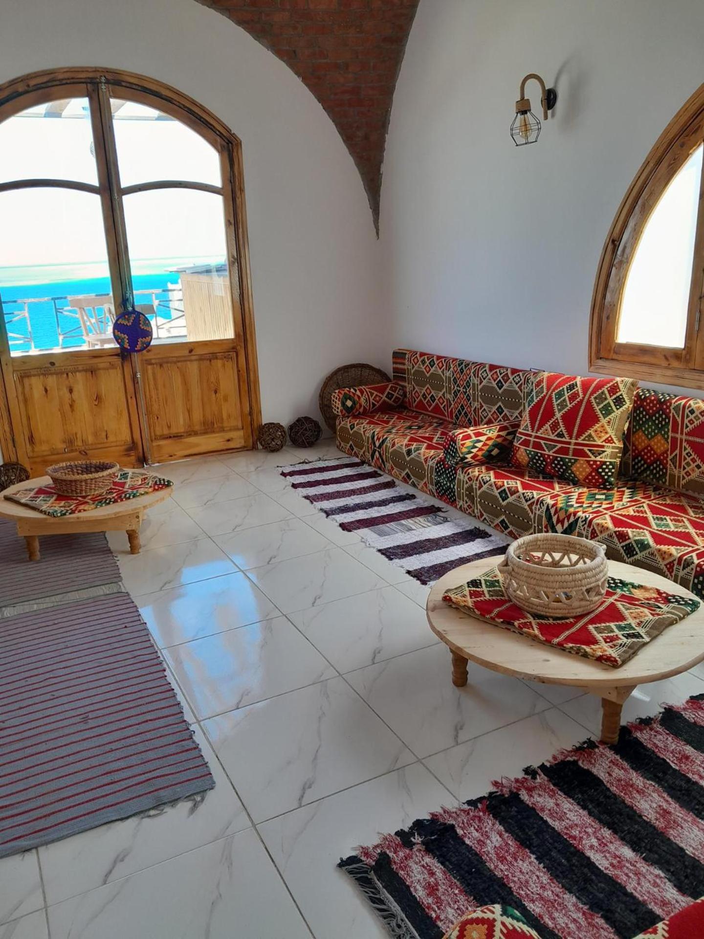 Immaculate 3-bed Sea View