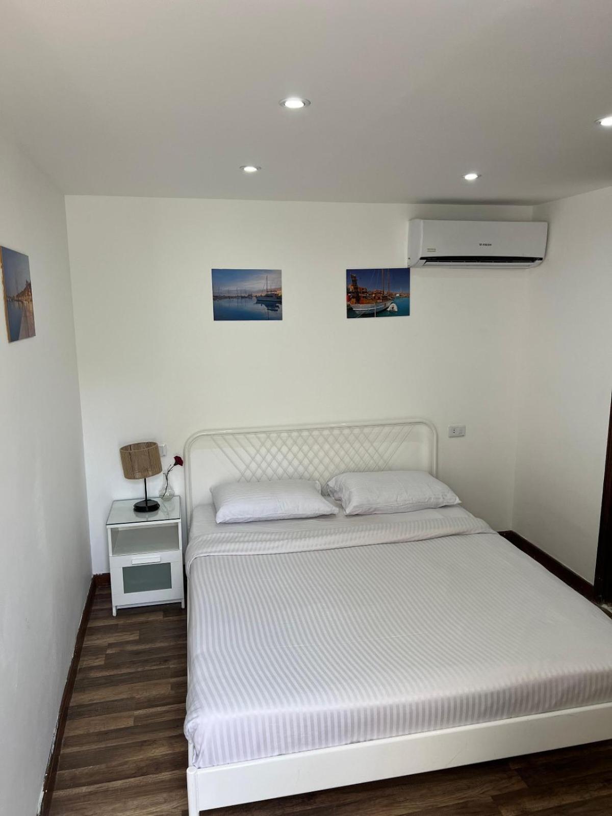Aparthotel Lilly And 2*