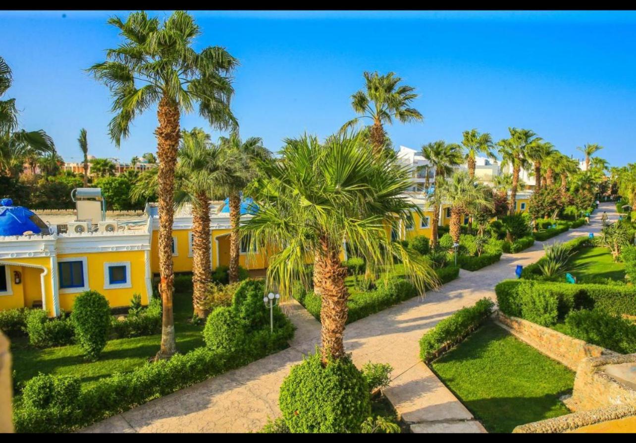2 Bedroom And 2 Bathroom Pool View At Mirage Bay Apartment