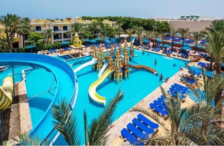 2 Bedroom And 2 Bathroom Pool View At Mirage Bay *