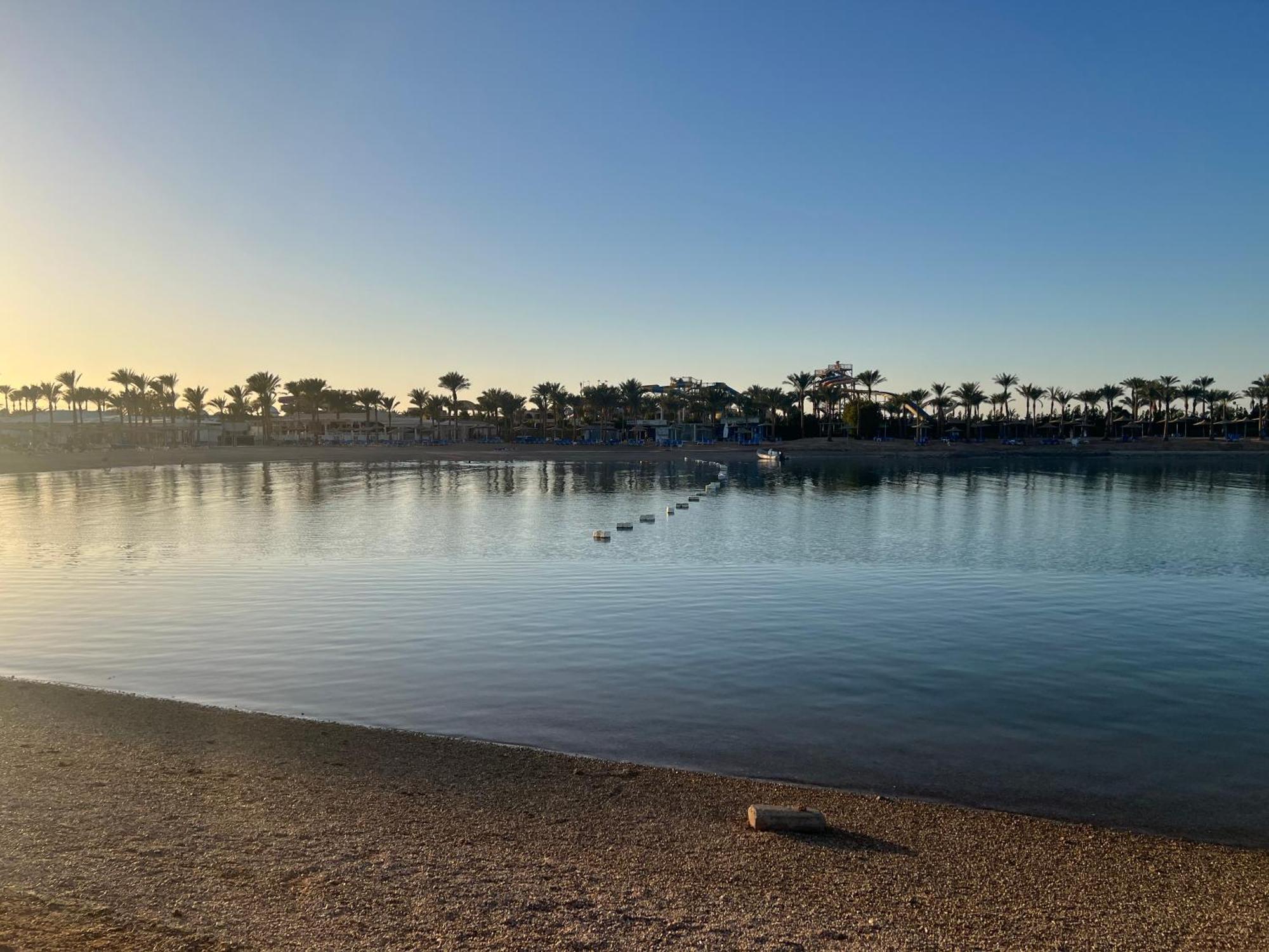 2 Bedroom And 2 Bathroom Pool View At Mirage Bay Apartment *