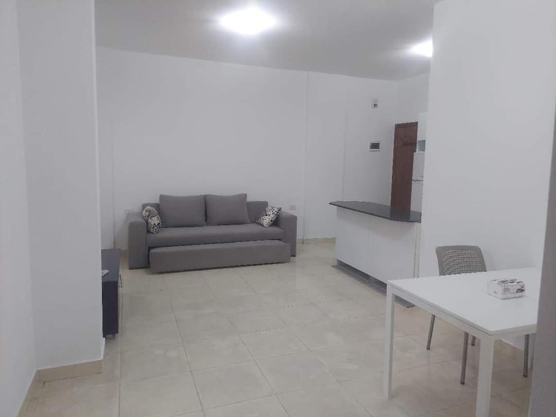 One Bedroom Apartment *