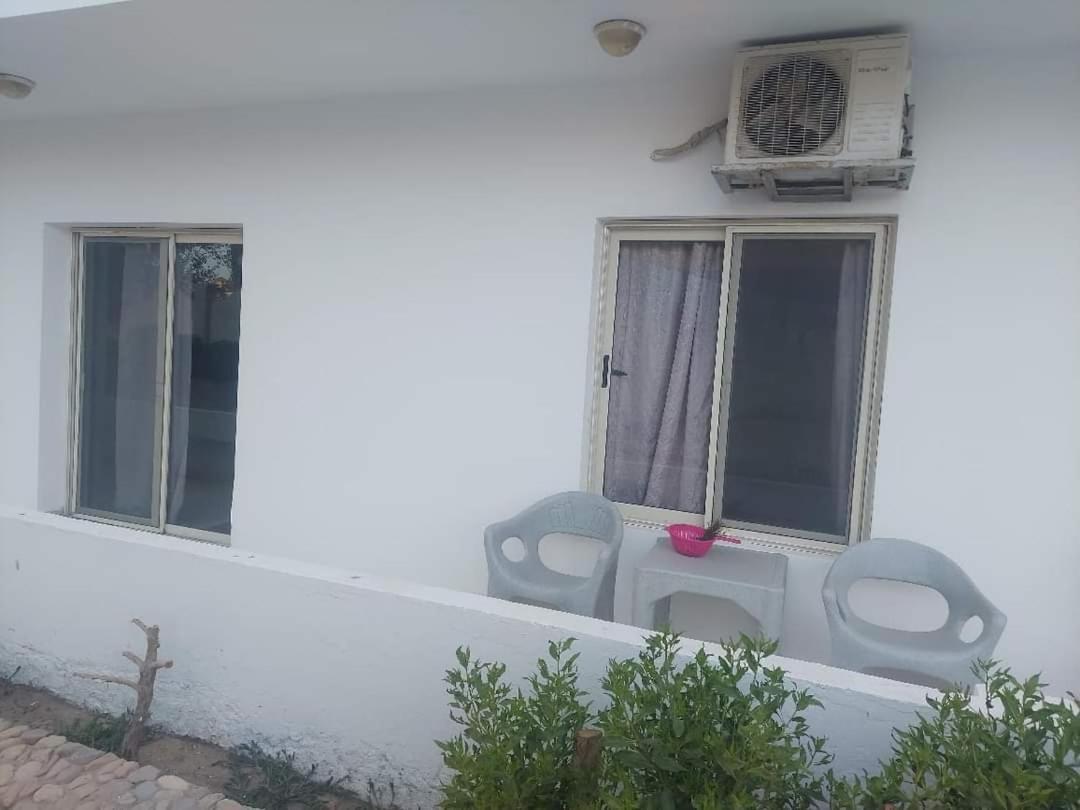 One Bedroom Apartment *