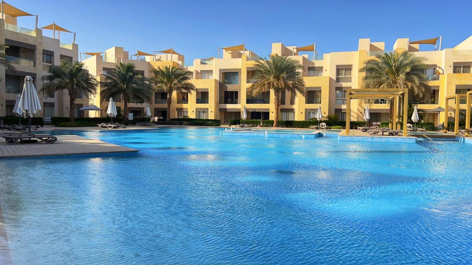 Taj Home, Mangroovy, Pool View, Free Beach Access With Nanny's