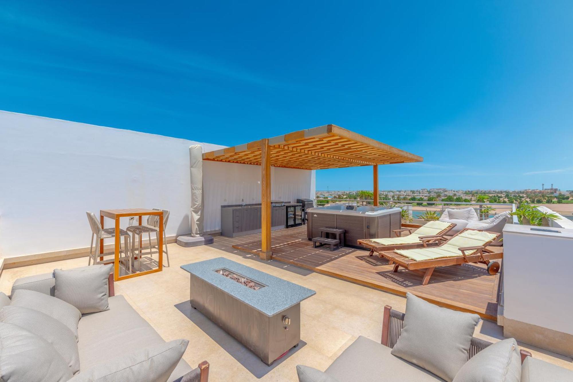 Amazing With Rooftop And Jacuzzi Hurghada