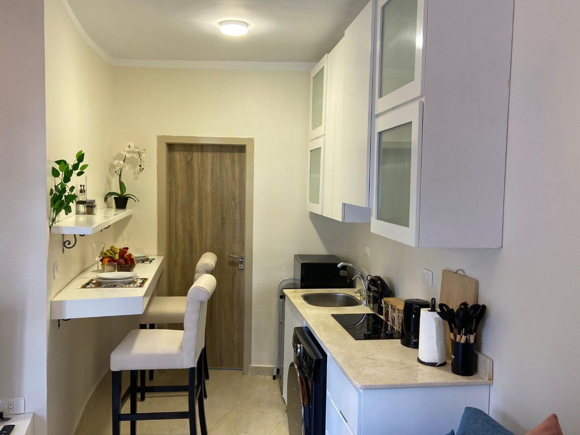 Chic Stylish Spacious Poolside Smarttv & Wifi Apartment