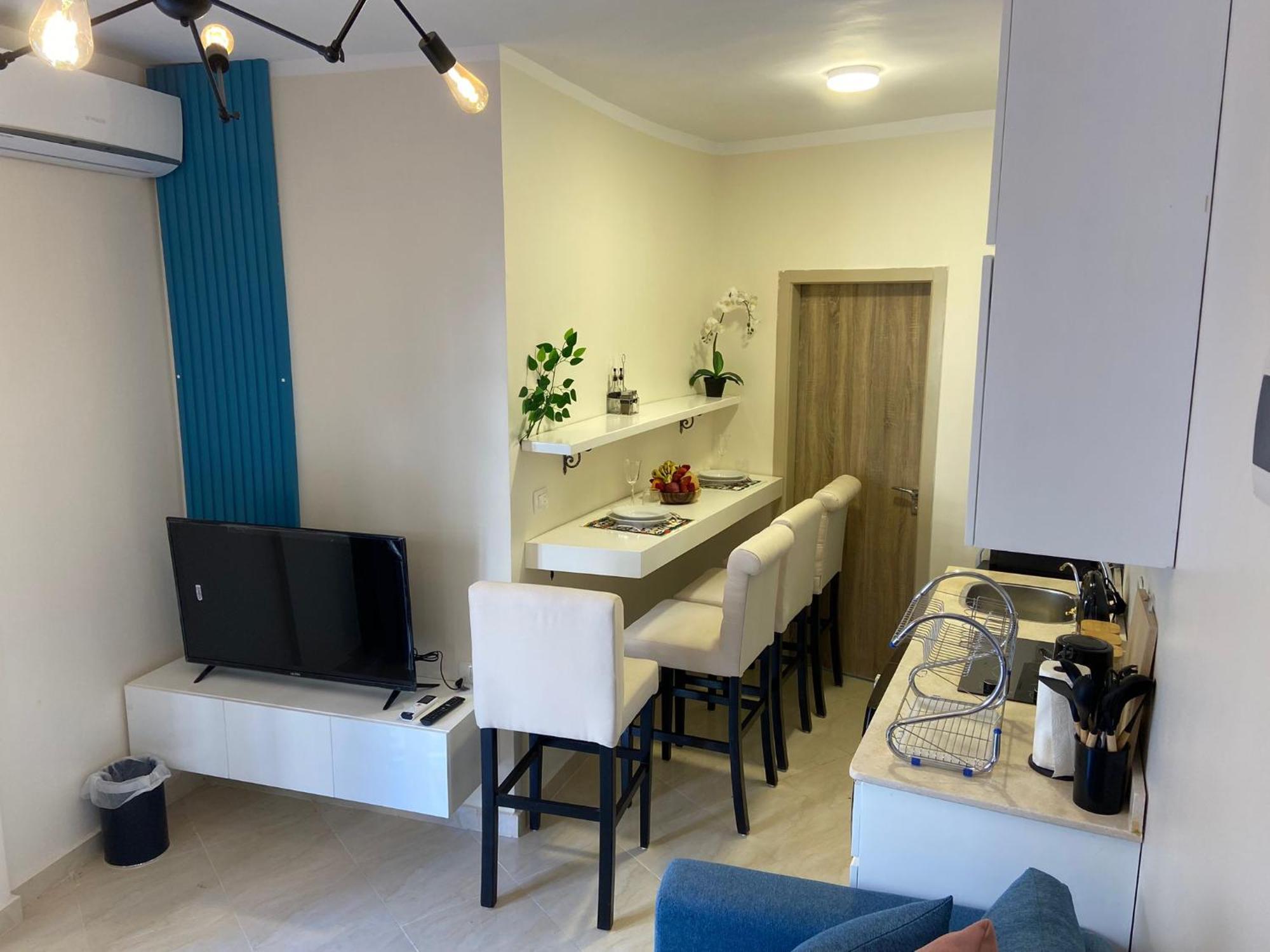 Chic Stylish Spacious Poolside Smarttv & Wifi Apartment *