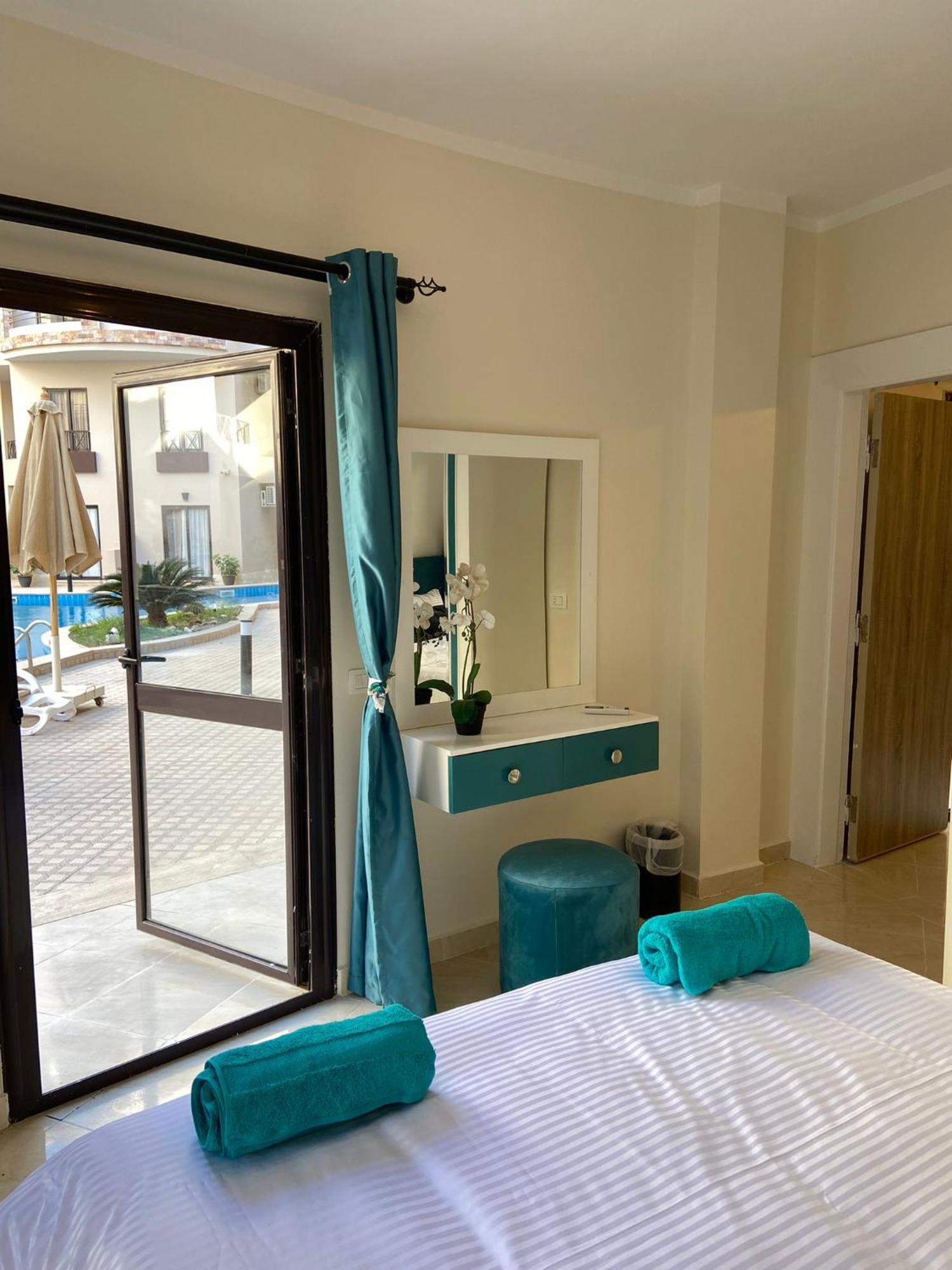 Chic Stylish Spacious Poolside Smarttv & Wifi Apartment Hurghada