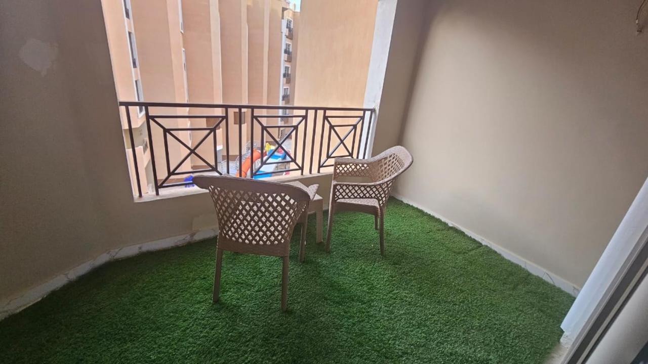 Cozy Beachfront In Al Ahyaa Suitable For A Family With Children
