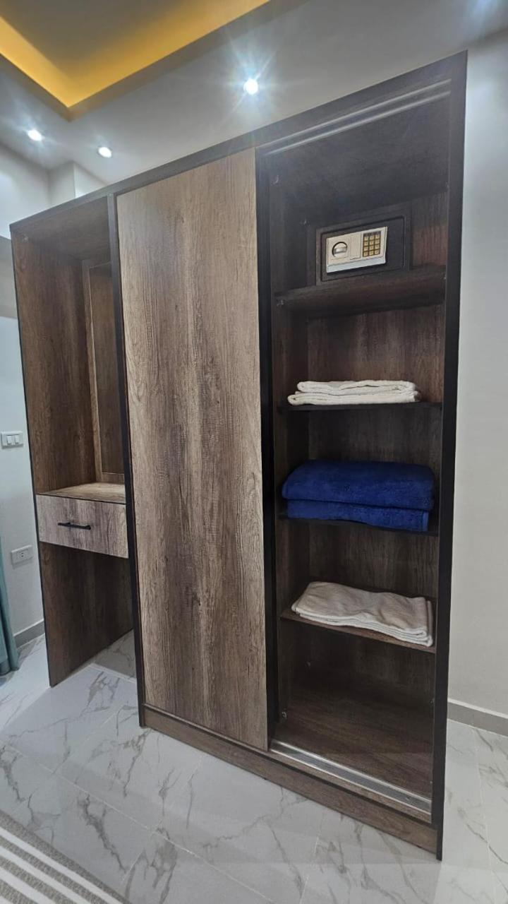 Cozy Beachfront In Al Ahyaa Suitable For A Family With Children *
