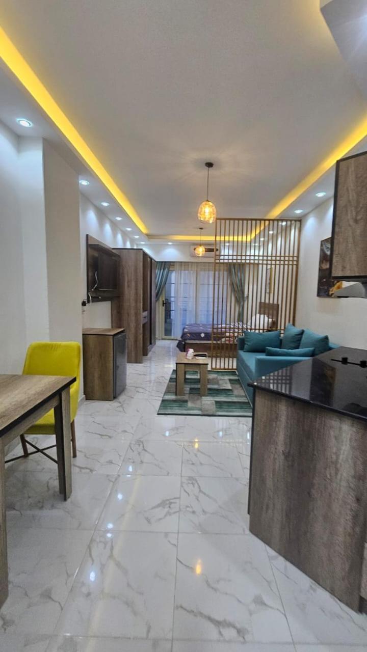Cozy Beachfront In Al Ahyaa Suitable For A Family With Children