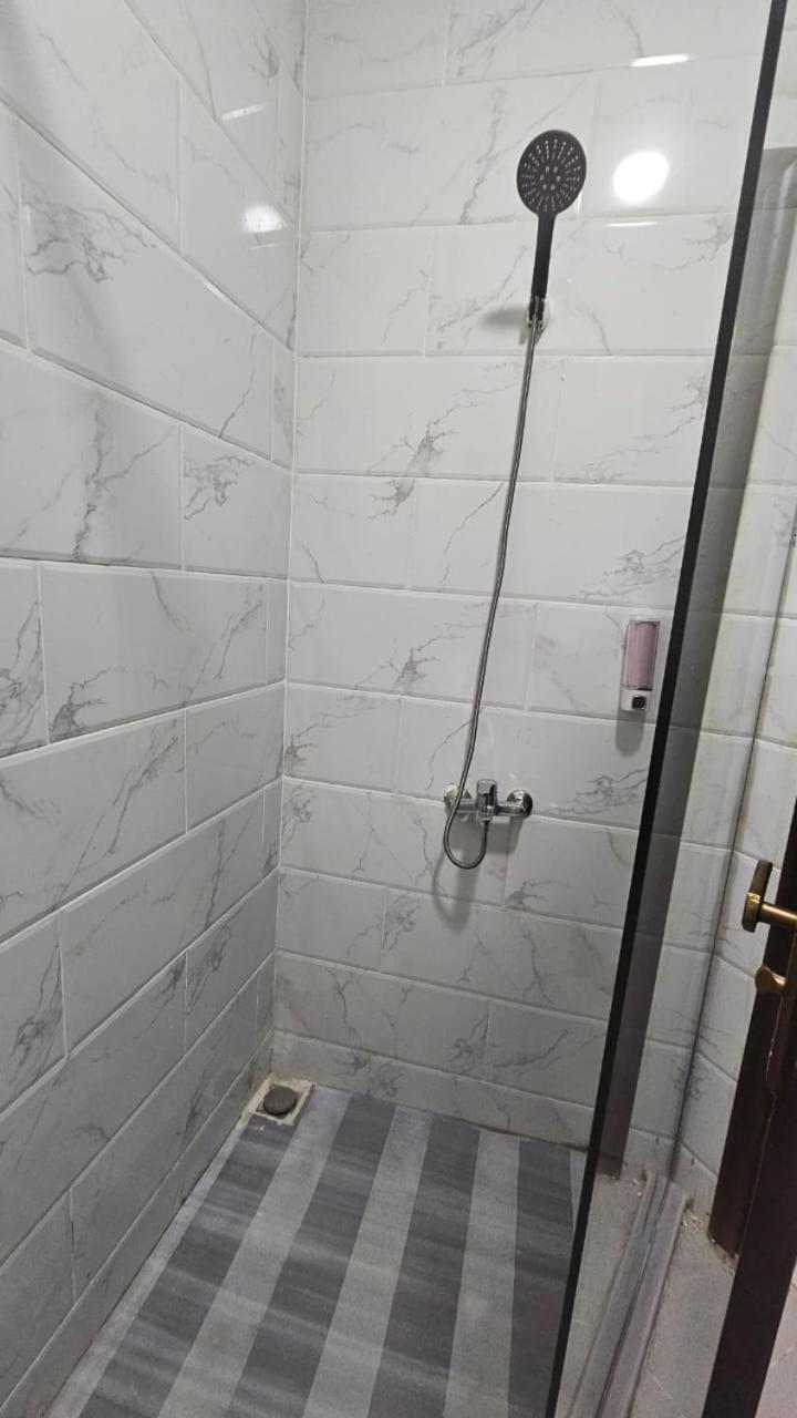 Cozy Beachfront In Al Ahyaa Suitable For A Family With Children *