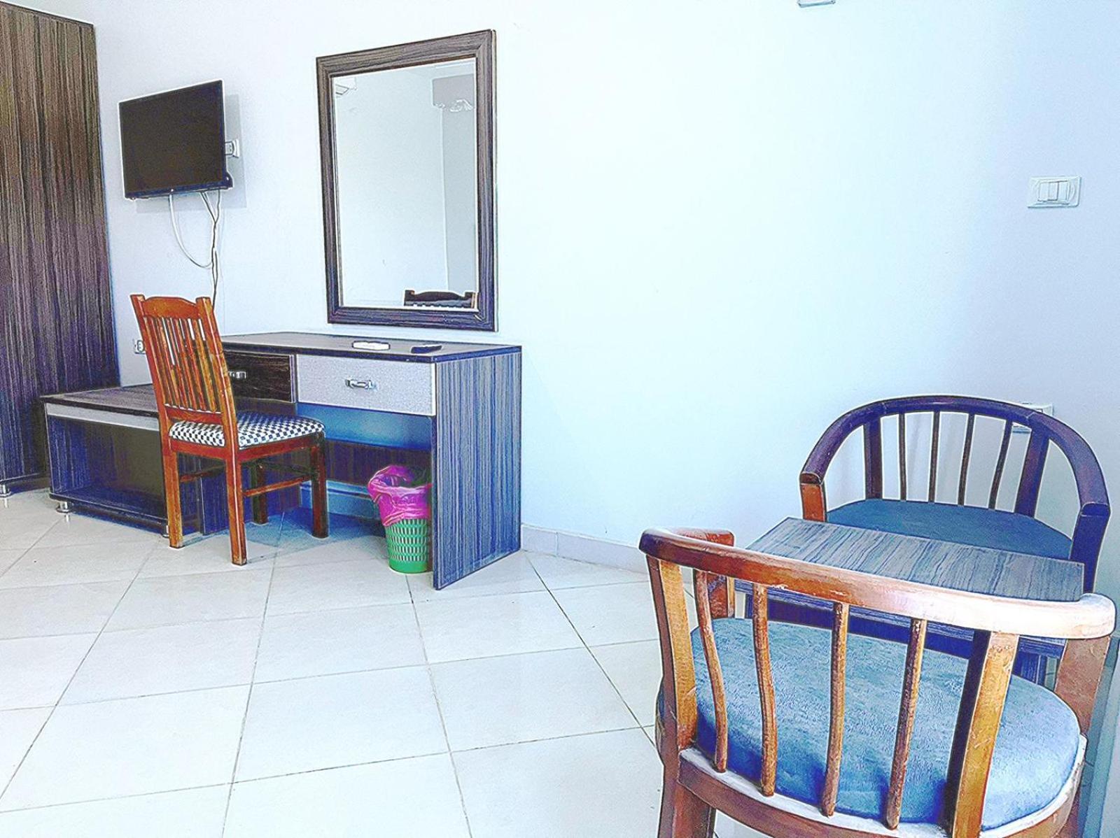 Cecelia Boutique 3*