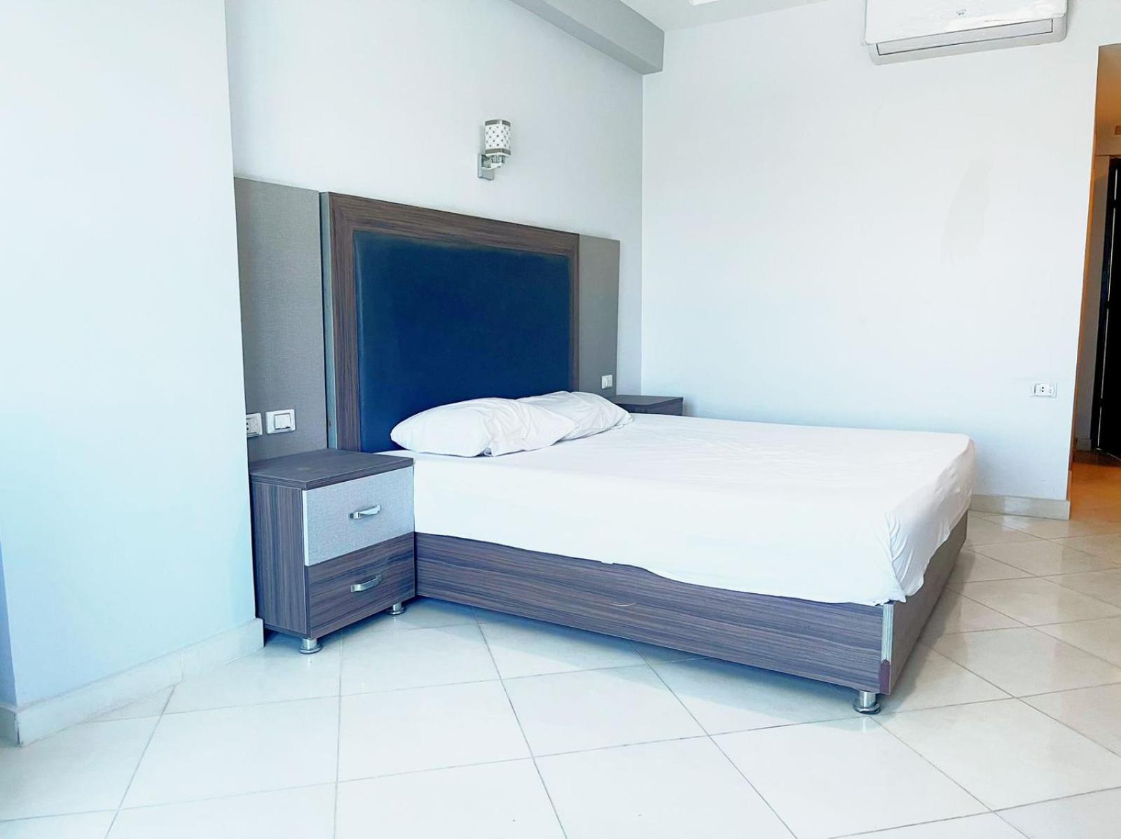 Cecelia Compound 3*