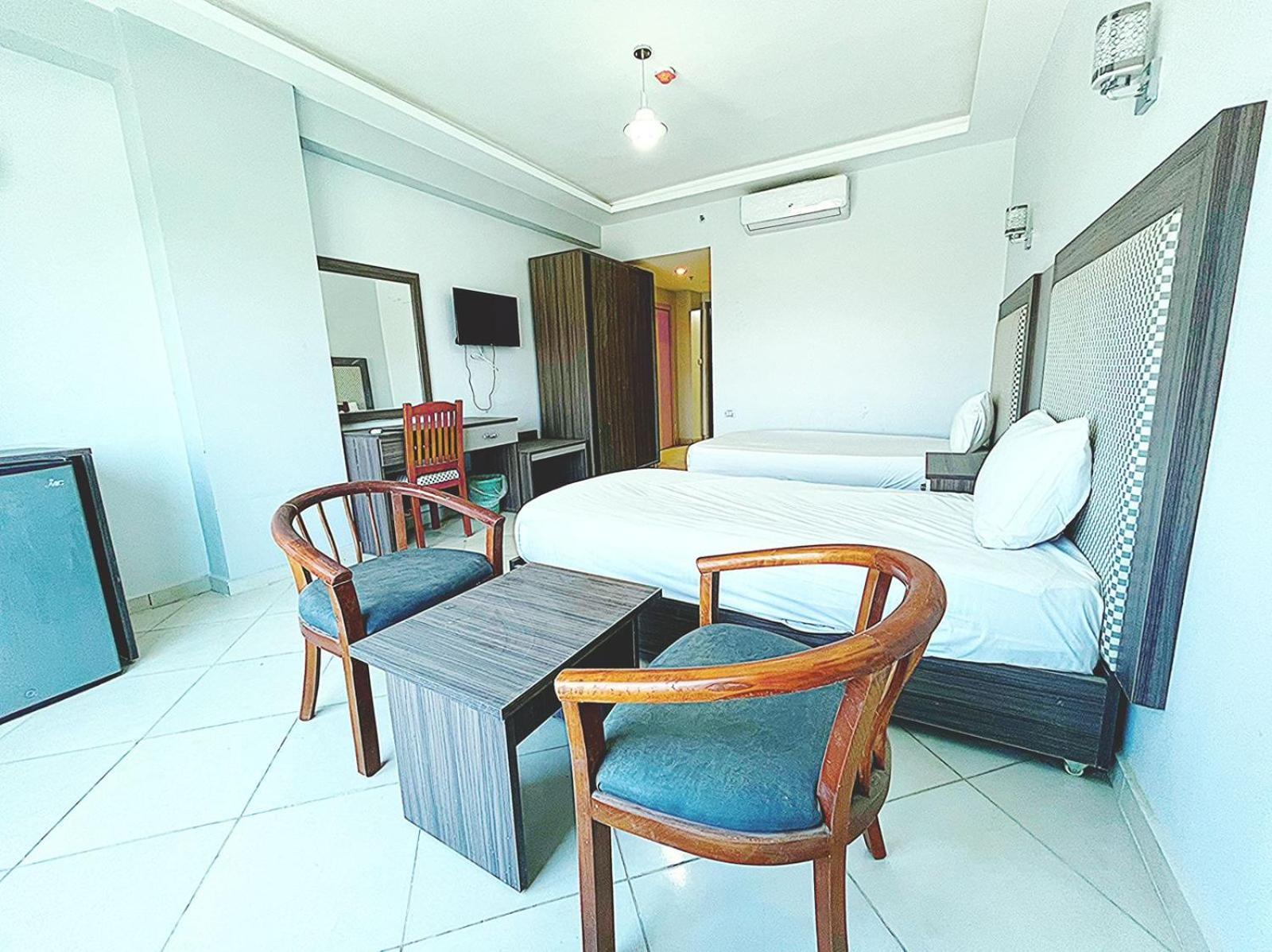 Hotel Cecelia Compound