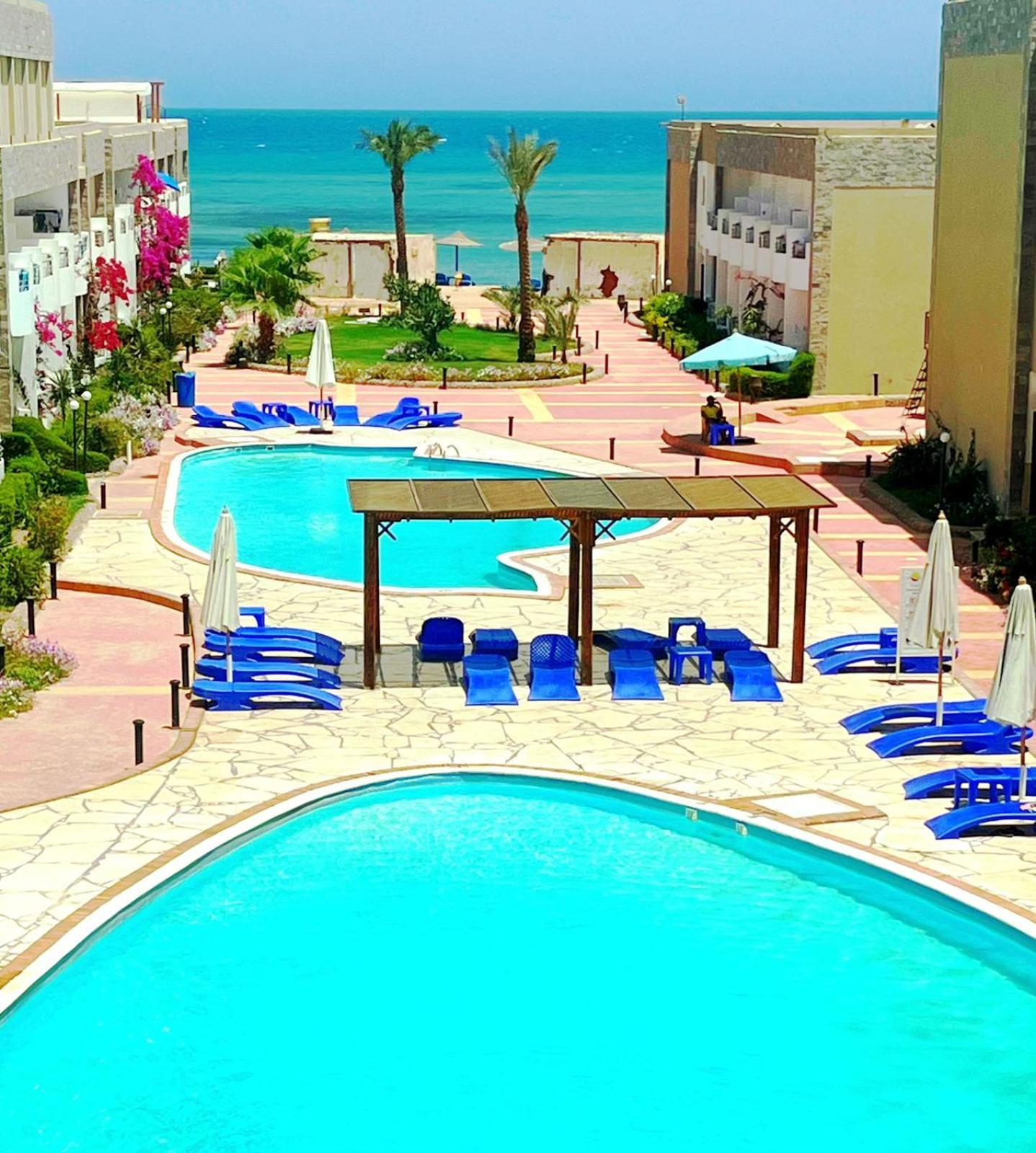 Hotel Cecelia Compound 3*