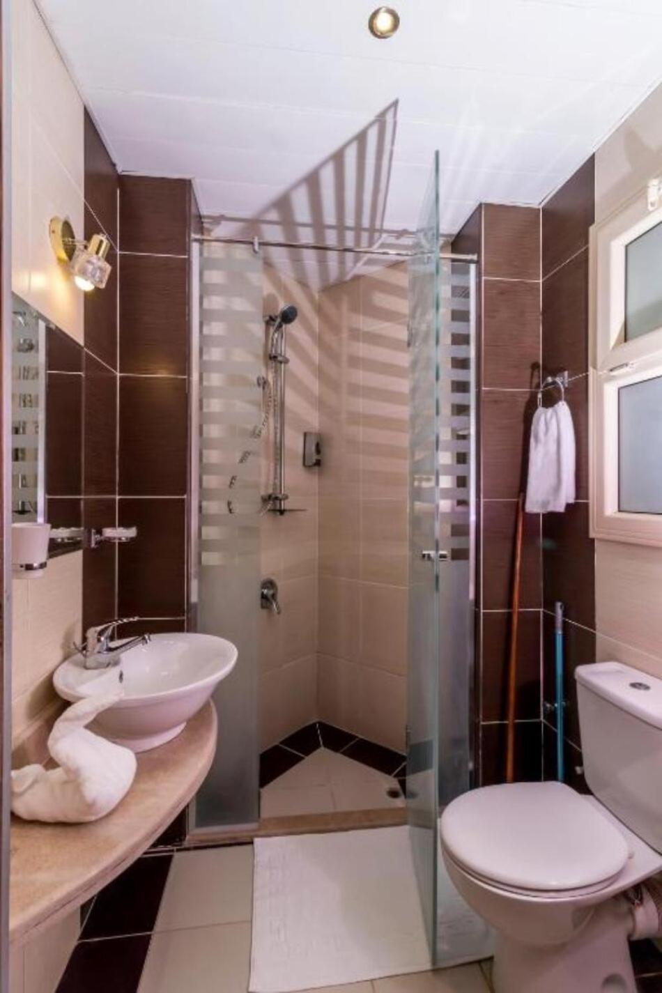 Royal Resort,