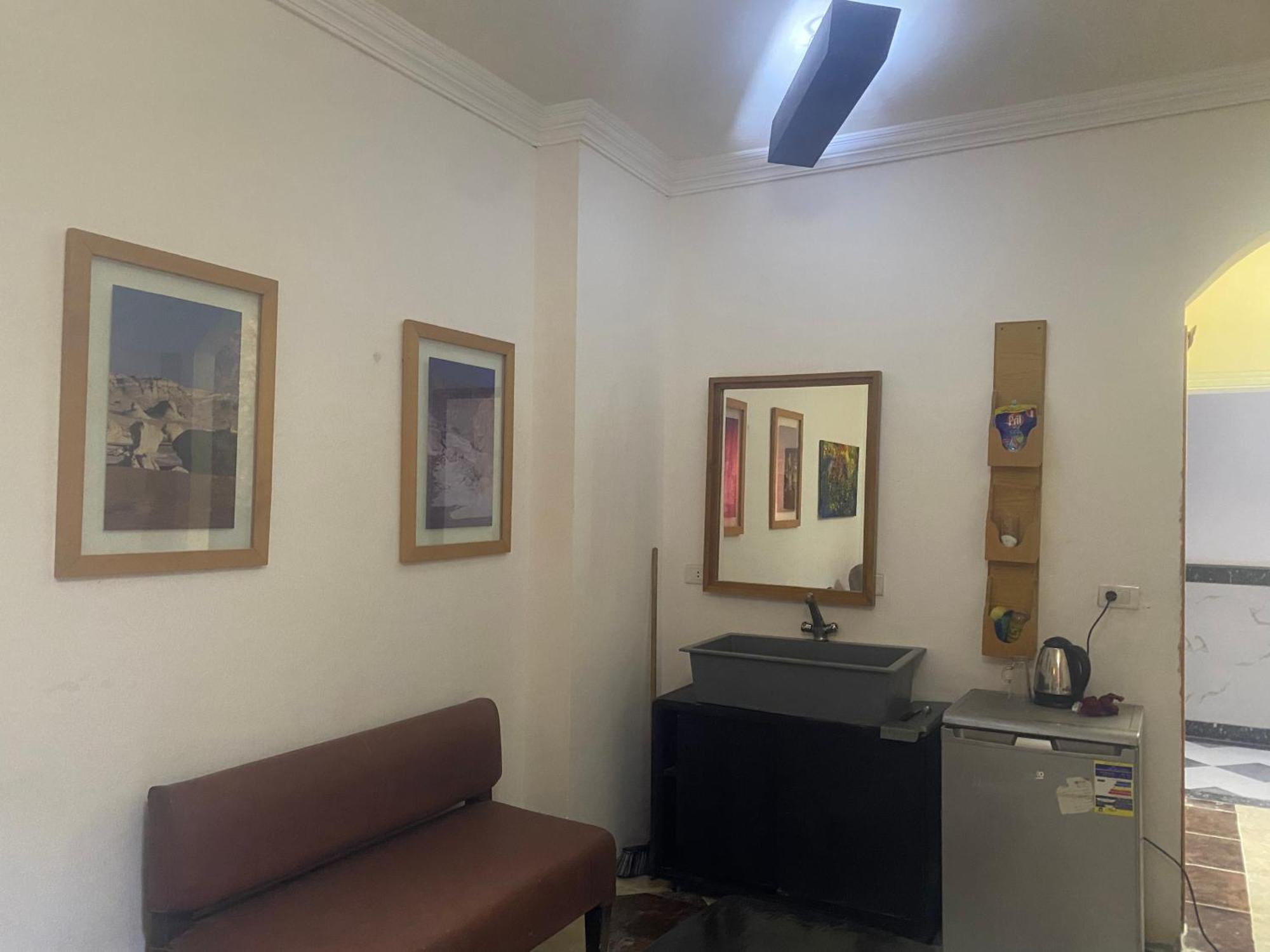 Apartment Small With Bathroom Middle Of Town No Ac No Cooking Facilities Just For Sleep *