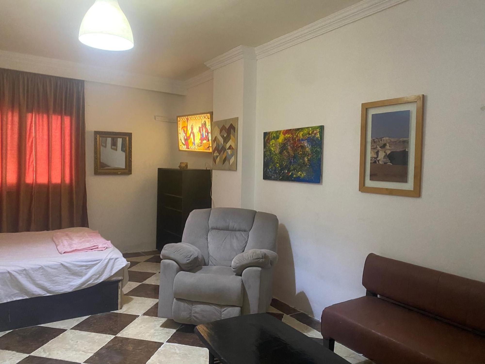 Apartment Small With Bathroom Middle Of Town No Ac No Cooking Facilities Just For Sleep
