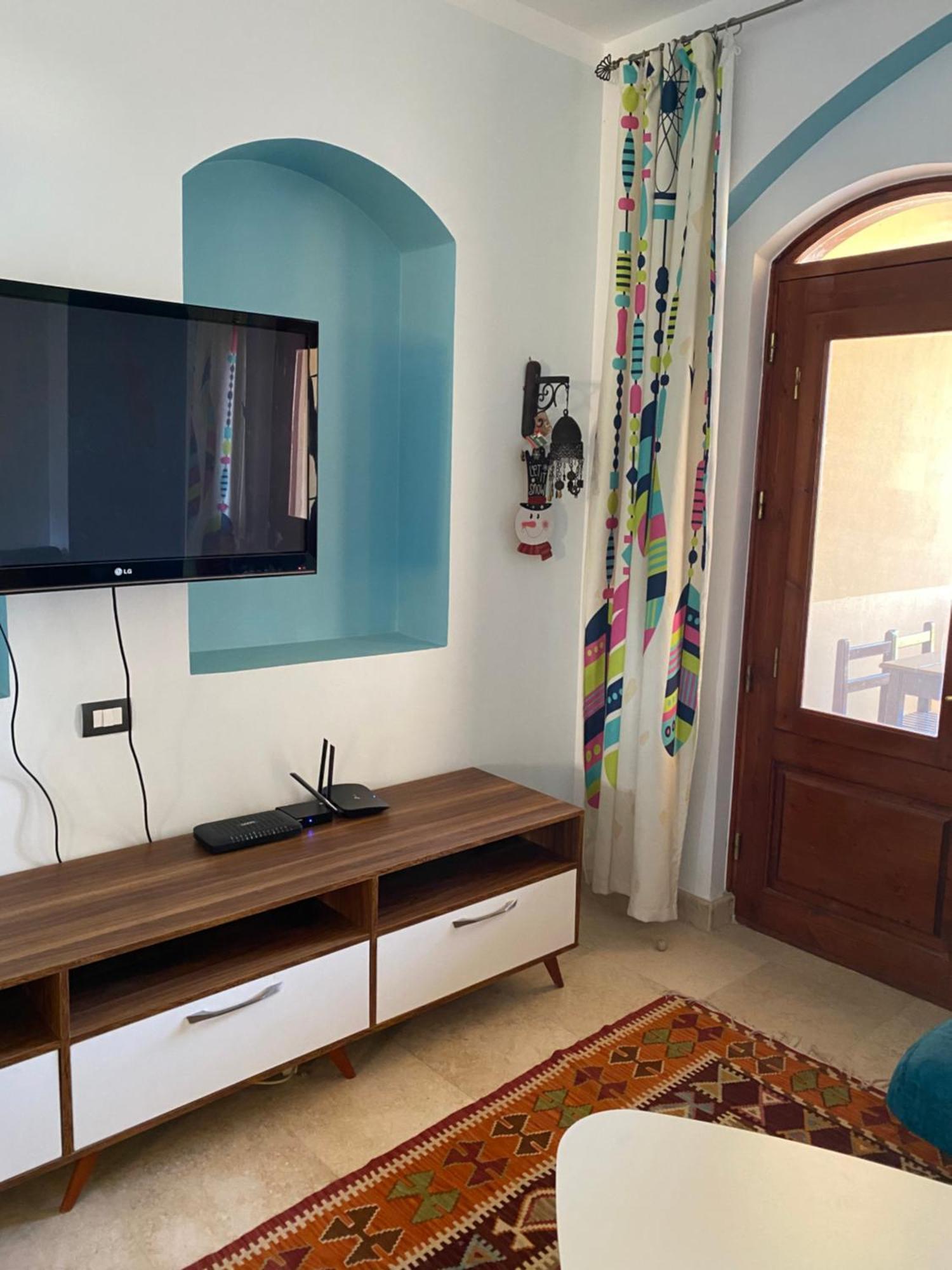 Lovely Two Bedroom Apartment *