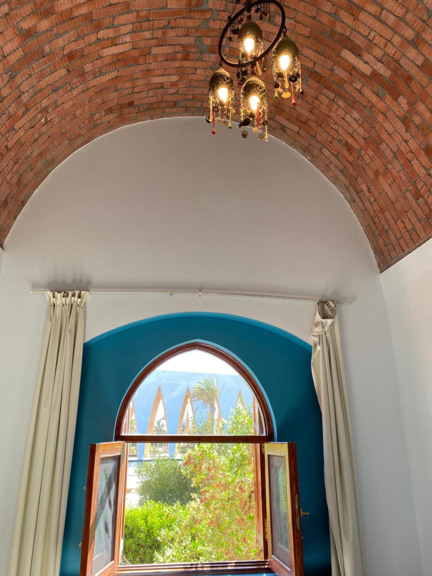 Lovely Two Bedroom Apartment *