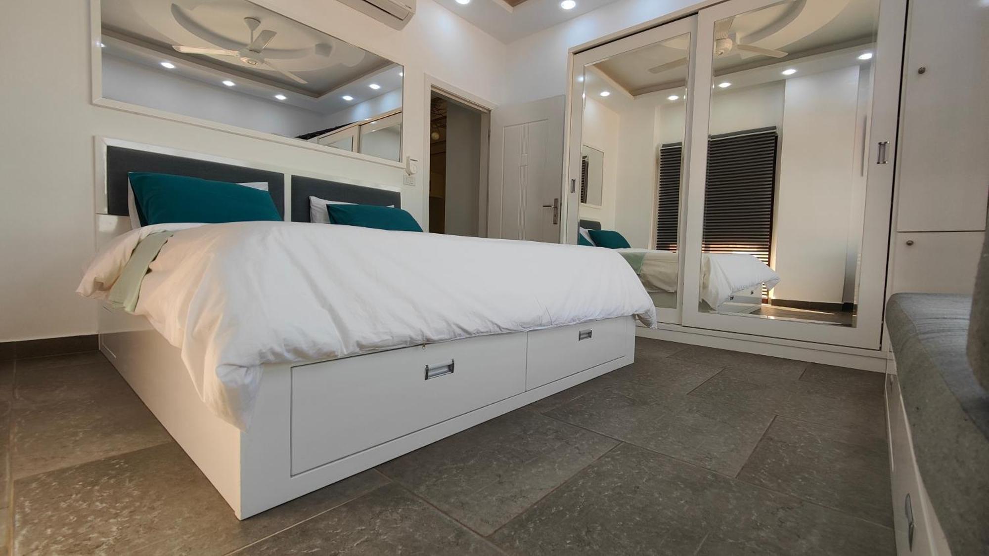 Exclusive Sea View Apartment *