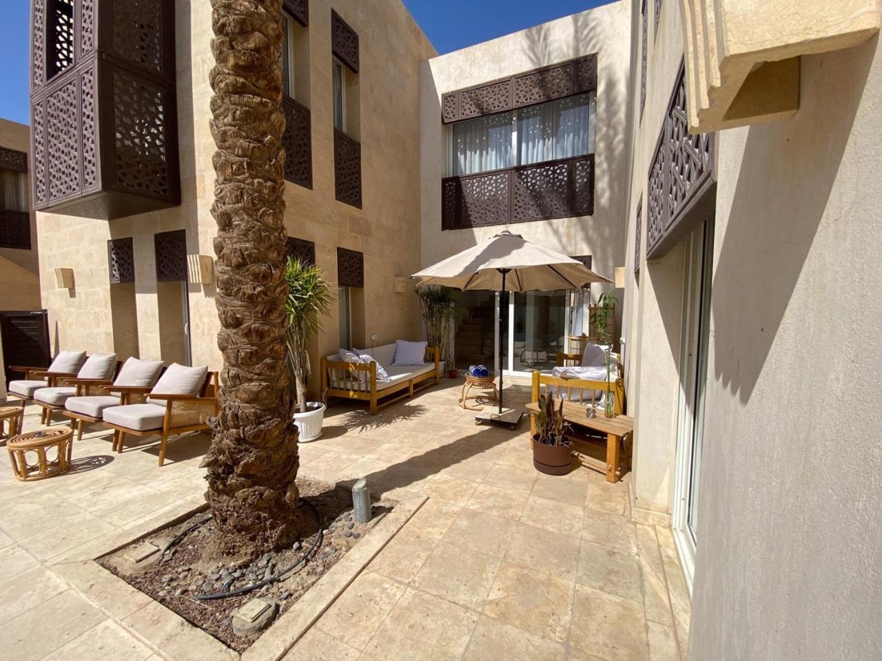 Nayah Stays, Amazing With Private Pool & 5 Master *