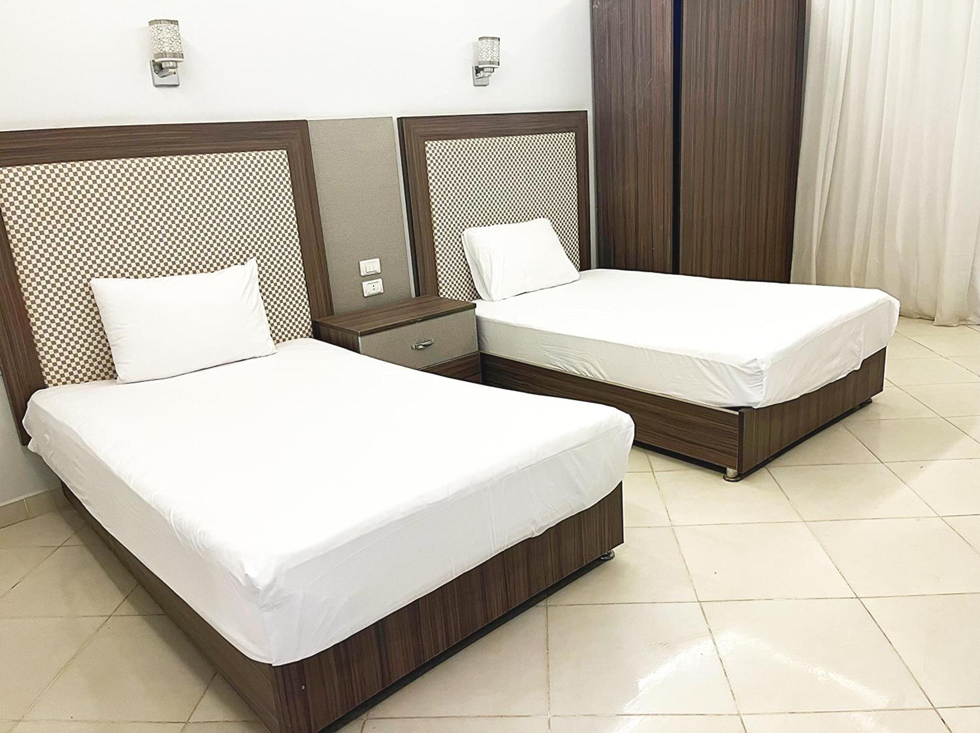 Cecelia Compound 3*
