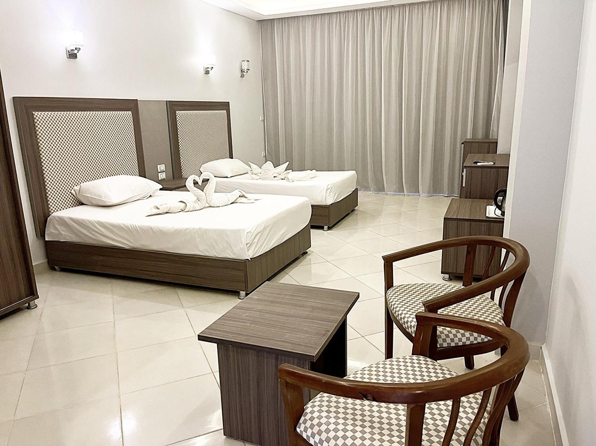 Cecelia Compound 3*