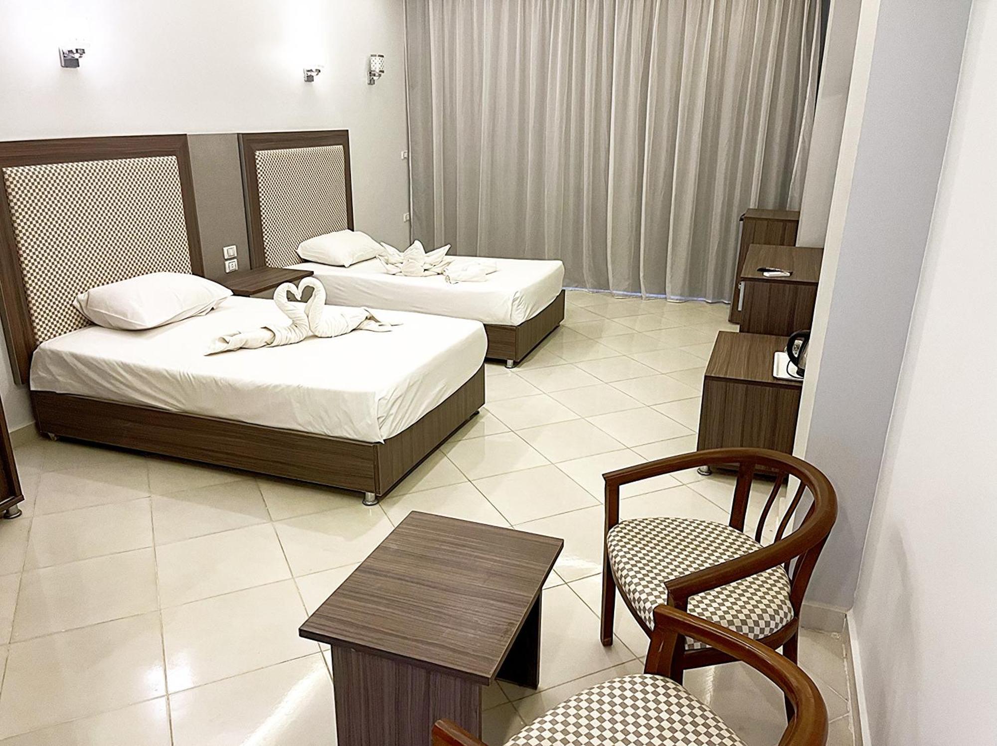 Cecelia Compound 3*