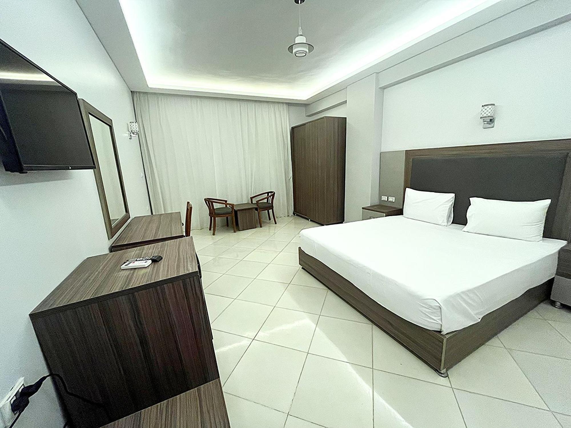 Hotel Cecelia Compound 3*