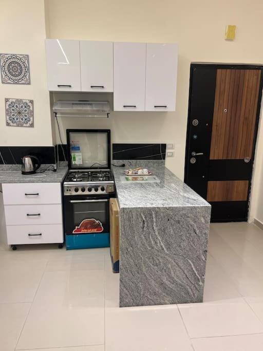 Small Lovely Cheerful Close To El Gouna Apartment *