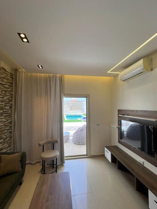 Small Lovely Cheerful Close To El Gouna *