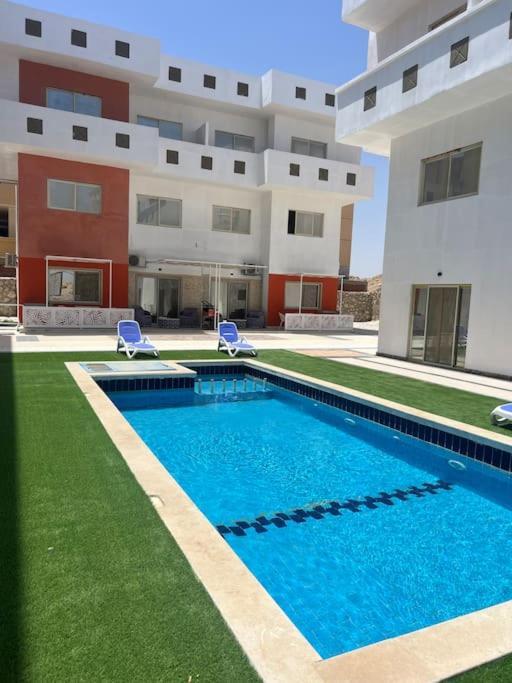 Small Lovely Cheerful Close To El Gouna Apartment