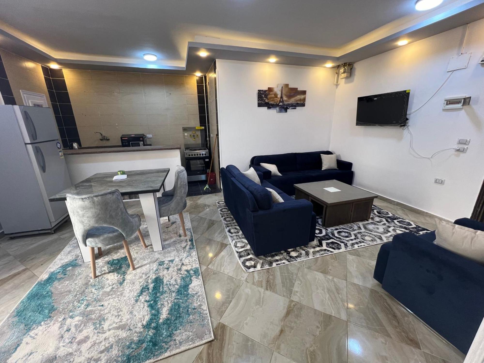 Apartment In Downtown *
