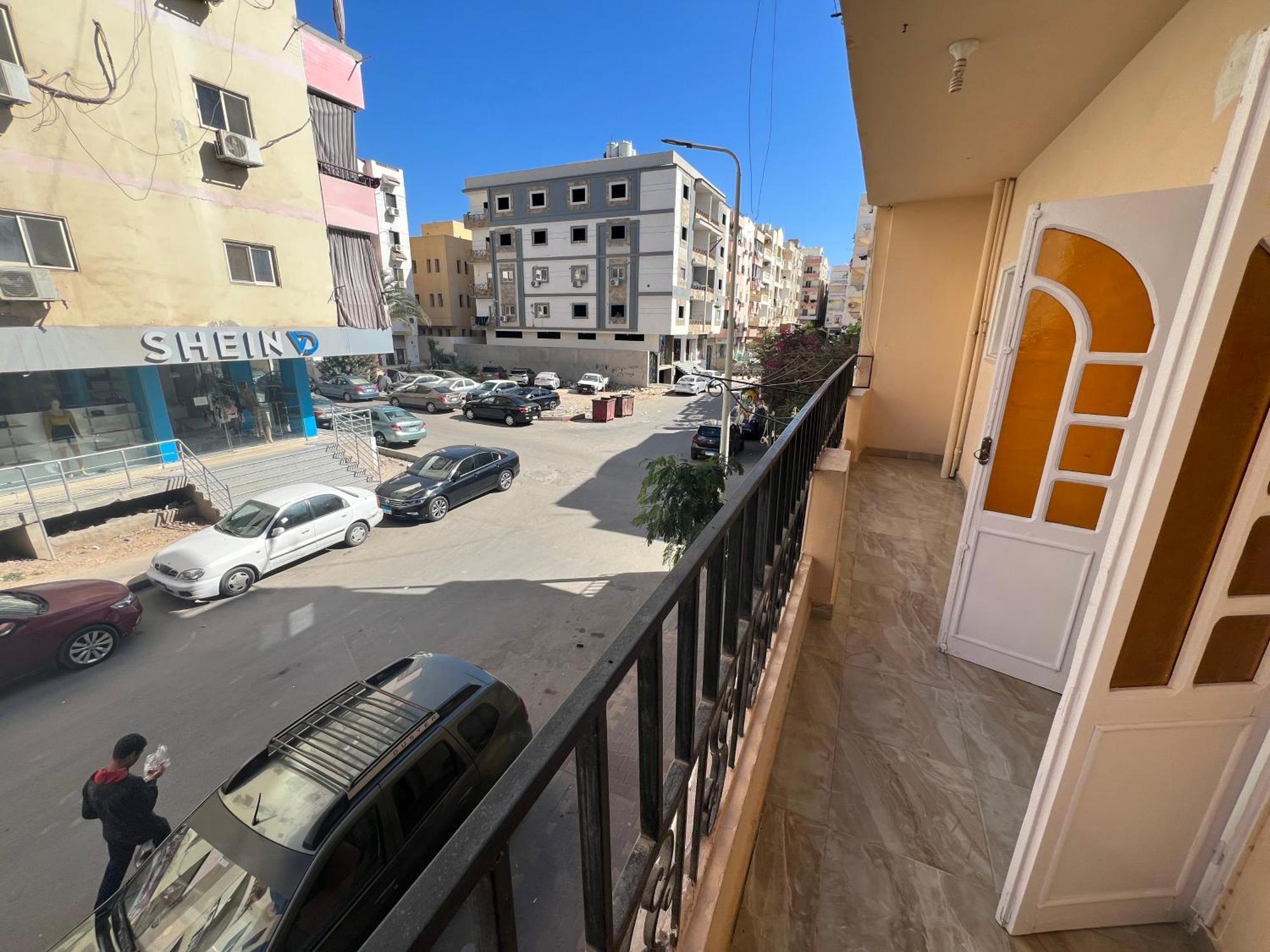 Apartment In Downtown *