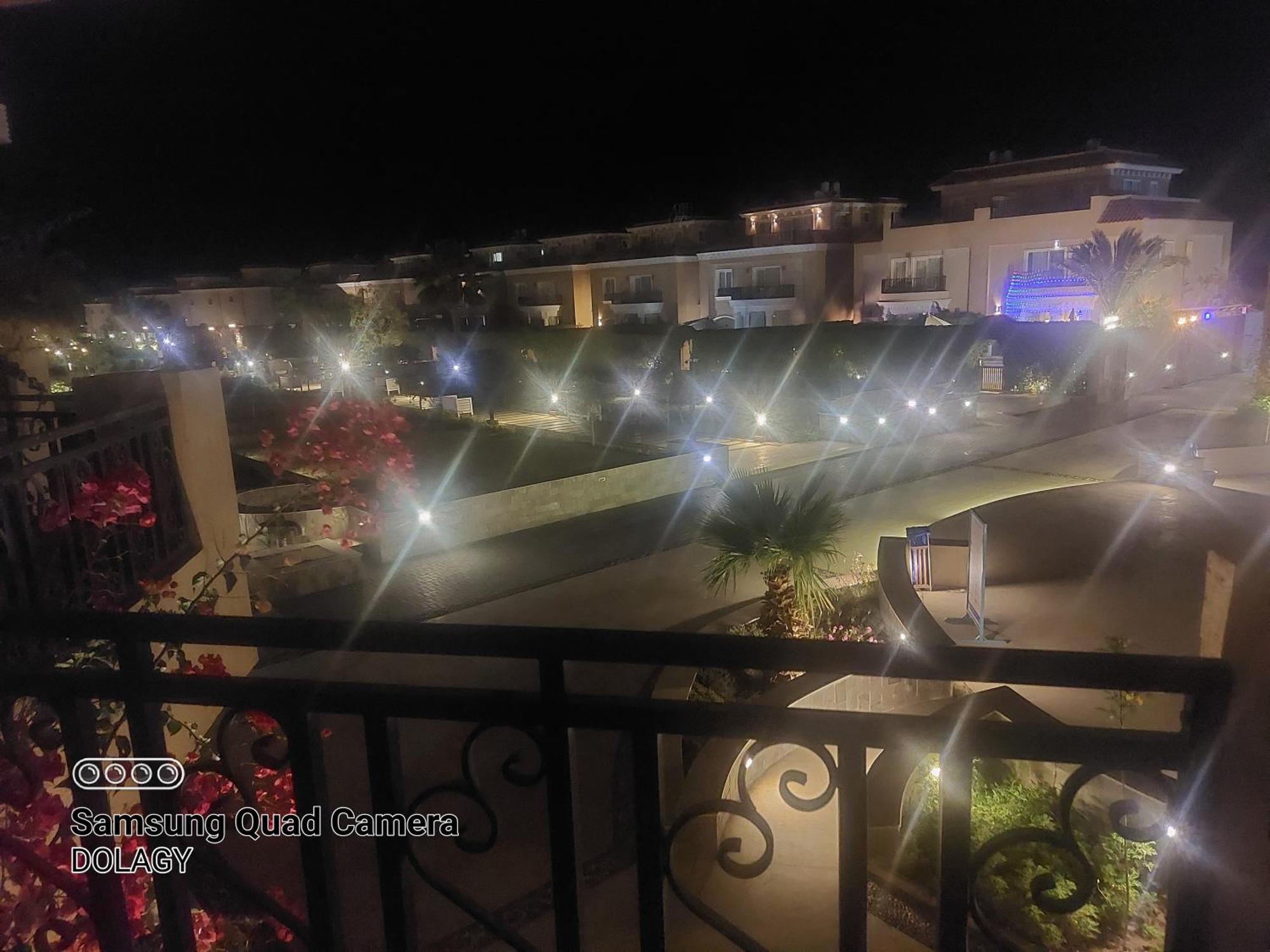 سيلينا باي Selena Bay *