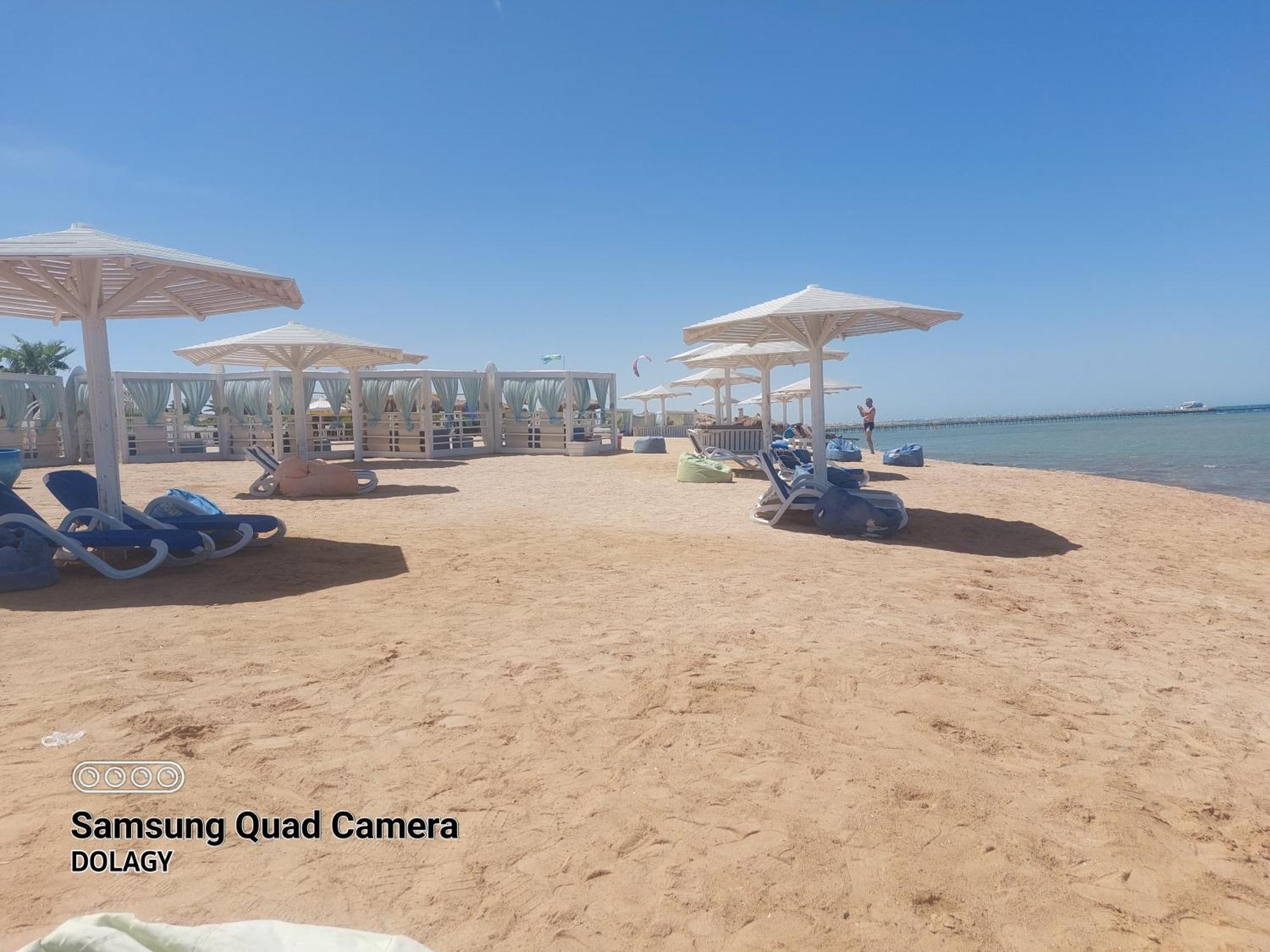 سيلينا باي Selena Bay *